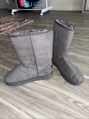 Women's Plush Faux-Suede Mid-Calf Winter Boots - Grey